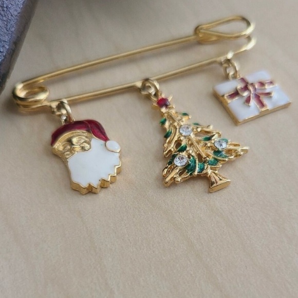VTG Avon CHRISTMAS SAFETY PIN Santa Tree Present Charm Enamel Jewelry Brooch. - Picture 2 of 2